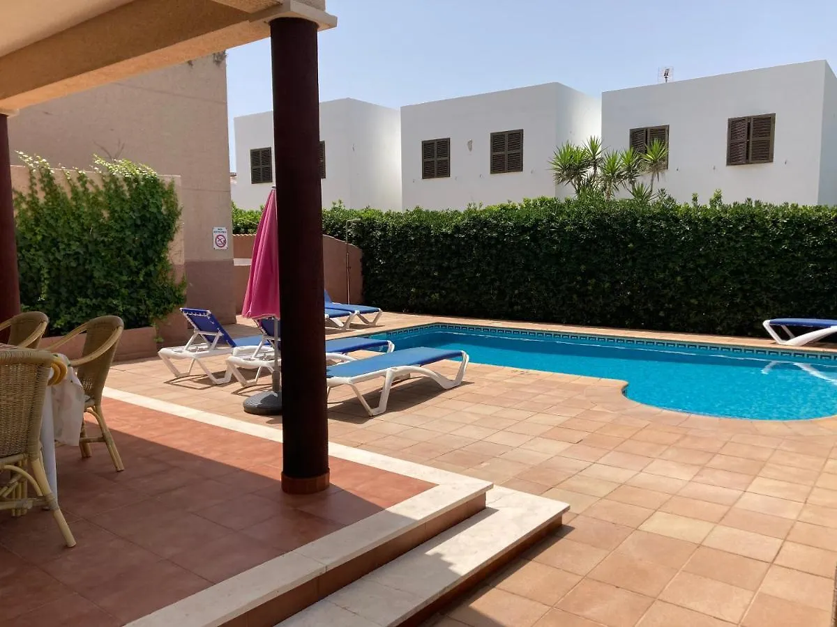 Beautiful Villa & Swimming Pool In Cala Blanca 西班牙