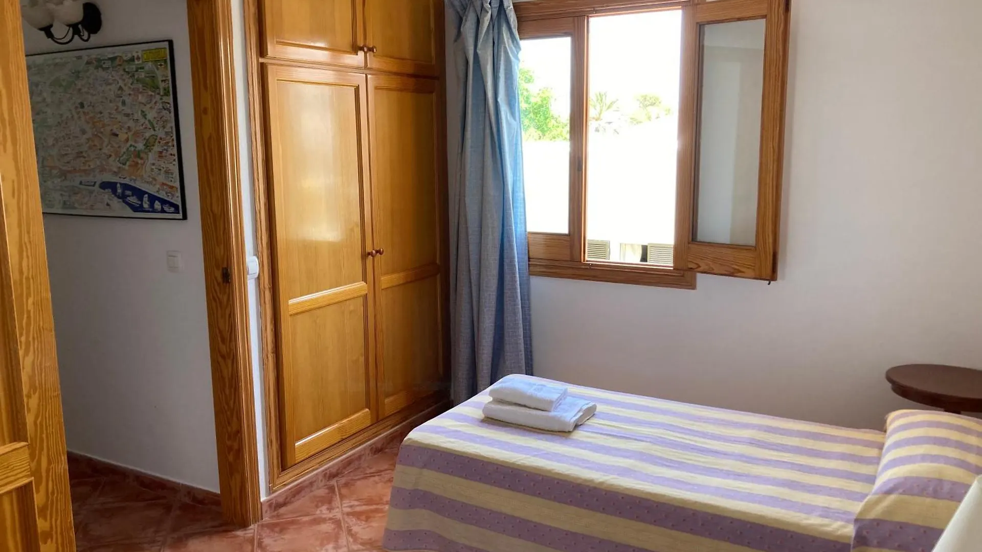Beautiful Villa & Swimming Pool In Cala Blanca 卡拉布兰卡